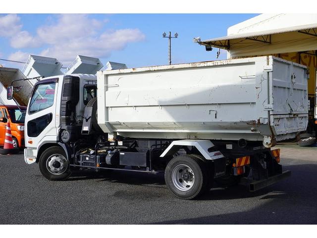 ファイター ４トン　アームロール　新明和　３．６５ｔ積　ツインシリンダー　ベッドレス　積載３６５０ｋｇ　キャブバックステップ　コンテナ付　網工具入れ　坂道発進補助　ＥＴＣ　６速ＭＴ（8枚目）