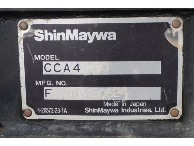 ファイター ４トン　アームロール　新明和　３．６５ｔ積　ツインシリンダー　ベッドレス　積載３６５０ｋｇ　キャブバックステップ　コンテナ付　網工具入れ　坂道発進補助　ＥＴＣ　６速ＭＴ（27枚目）