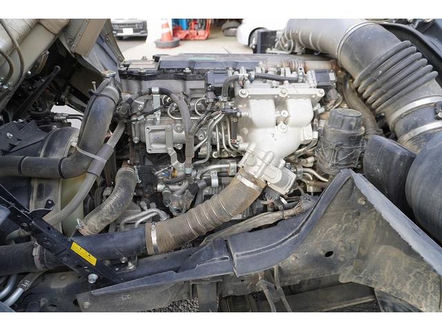 ファイター ４トン　アームロール　新明和　３．６５ｔ積　ツインシリンダー　ベッドレス　積載３６５０ｋｇ　キャブバックステップ　コンテナ付　網工具入れ　坂道発進補助　ＥＴＣ　６速ＭＴ（32枚目）