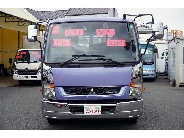 ファイター ４トン　アームロール　新明和　３．６トン積　ツインシリンダー　ベッドレス　積載３６００ｋｇ　キャブバックステップ　網工具入れ　バックカメラ　ＥＴＣ　坂道発進補助　メッキ　６ＭＴ（3枚目）