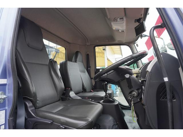 ファイター ４トン　アームロール　新明和　３．６トン積　ツインシリンダー　ベッドレス　積載３６００ｋｇ　キャブバックステップ　網工具入れ　バックカメラ　ＥＴＣ　坂道発進補助　メッキ　６ＭＴ（13枚目）