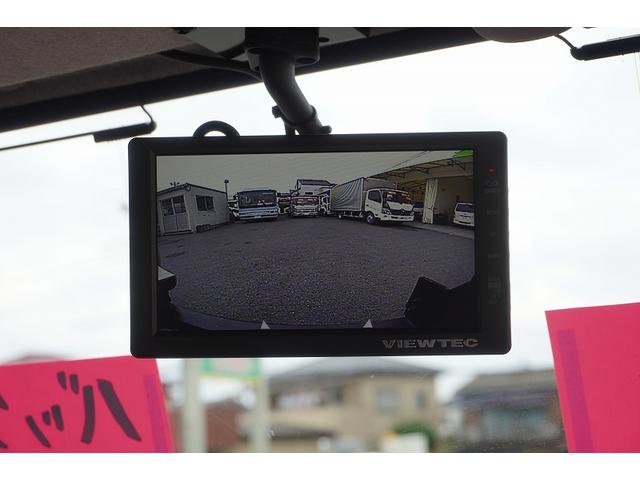 ファイター ４トン　アームロール　新明和　３．６トン積　ツインシリンダー　ベッドレス　積載３６００ｋｇ　キャブバックステップ　網工具入れ　バックカメラ　ＥＴＣ　坂道発進補助　メッキ　６ＭＴ（20枚目）