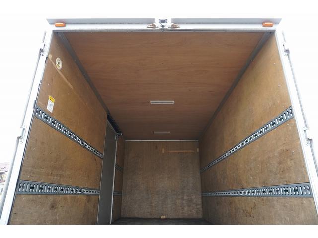 キャンター ワイドロング　アルミバン　３．５トン積　サイドドア　５速ＭＴ　積載３５００ｋｇ　ラッシング２段　９０度ストッパー　バックカメラ　左電格ミラー　坂道発進補助　フォグランプ　衝突軽減ブレーキ　車線逸脱警報　パブコ製（26枚目）