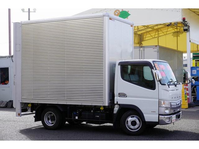 キャンター １０尺　アルミバン　２トン　サイドドア　跳上垂直パワーゲート　積載１９５０ｋｇ　高箱　ラッシング２段　バックカメラ　ＥＴＣ　左電格ミラー　フォグランプ　衝突軽減ブレーキ　メッキ　全低床　標準幅　ショート　車両総重量４９７５ｋｇ　リフト（8枚目）