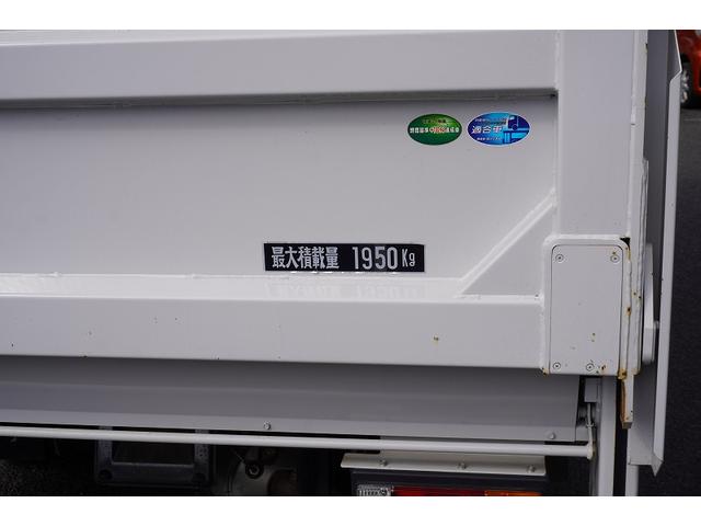 キャンター １０尺　アルミバン　２トン　サイドドア　跳上垂直パワーゲート　積載１９５０ｋｇ　高箱　ラッシング２段　バックカメラ　ＥＴＣ　左電格ミラー　フォグランプ　衝突軽減ブレーキ　メッキ　全低床　標準幅　ショート　車両総重量４９７５ｋｇ　リフト（12枚目）