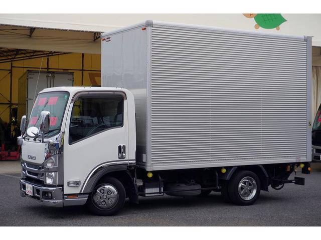 エルフトラック セミロング　アルミバン　２トン　跳上パワーゲート　高箱　ＭＴ　標準幅　積載１６５０ｋｇ　ラッシング２段　バックカメラ　ナビ　ＥＴＣ　左電格ミラー　坂道発進補助　フォグランプ　衝突軽減ブレーキ　車線逸脱警報　北村製　メッキ　５速ＭＴ　車両総重量４９７５ｋｇ　リフト（10枚目）