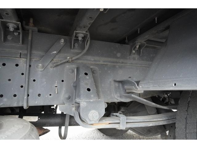 エルフトラック セミロング　アルミバン　２トン　跳上パワーゲート　高箱　ＭＴ　標準幅　積載１６５０ｋｇ　ラッシング２段　バックカメラ　ナビ　ＥＴＣ　左電格ミラー　坂道発進補助　フォグランプ　衝突軽減ブレーキ　車線逸脱警報　北村製　メッキ　５速ＭＴ　車両総重量４９７５ｋｇ　リフト（17枚目）