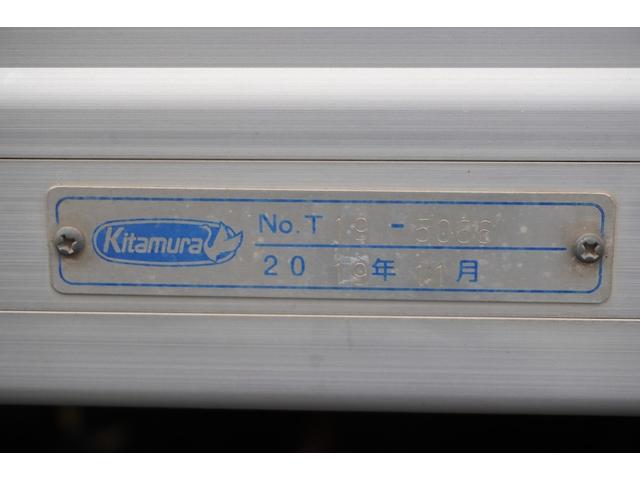 エルフトラック セミロング　アルミバン　２トン　跳上パワーゲート　高箱　ＭＴ　標準幅　積載１６５０ｋｇ　ラッシング２段　バックカメラ　ナビ　ＥＴＣ　左電格ミラー　坂道発進補助　フォグランプ　衝突軽減ブレーキ　車線逸脱警報　北村製　メッキ　５速ＭＴ　車両総重量４９７５ｋｇ　リフト（26枚目）