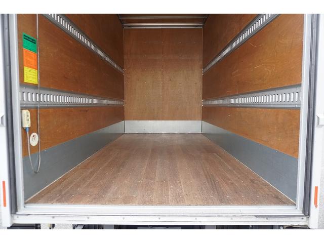 エルフトラック セミロング　アルミバン　２トン　跳上パワーゲート　高箱　ＭＴ　標準幅　積載１６５０ｋｇ　ラッシング２段　バックカメラ　ナビ　ＥＴＣ　左電格ミラー　坂道発進補助　フォグランプ　衝突軽減ブレーキ　車線逸脱警報　北村製　メッキ　５速ＭＴ　車両総重量４９７５ｋｇ　リフト（30枚目）