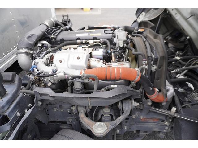 エルフトラック セミロング　アルミバン　２トン　跳上パワーゲート　高箱　ＭＴ　標準幅　積載１６５０ｋｇ　ラッシング２段　バックカメラ　ナビ　ＥＴＣ　左電格ミラー　坂道発進補助　フォグランプ　衝突軽減ブレーキ　車線逸脱警報　北村製　メッキ　５速ＭＴ　車両総重量４９７５ｋｇ　リフト（31枚目）