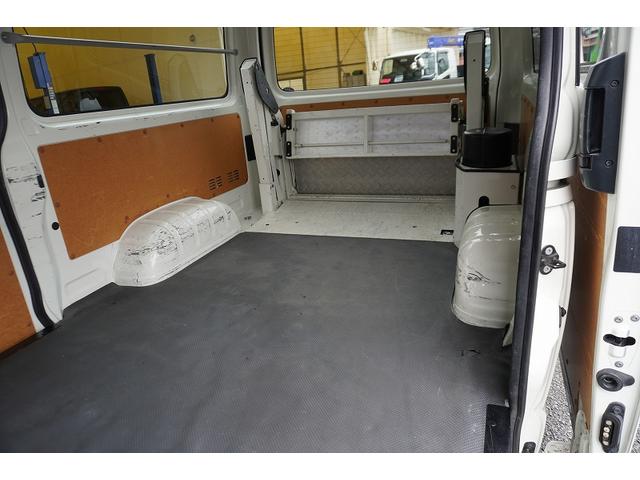 レジアスエースバン ロングＤＸ　５ドア　ガソリン車　３人乗り　パワーゲート　ＡＴ　トヨタ車体製　キーレス　ＥＴＣ　リフト（15枚目）