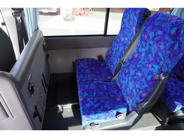 メルファ 観光バス 28人乗 スイング自動ドア トランク 荷室スペース 2ドア モケットシート リクライニング 小型トランク エアサス 後席モニター 冷蔵庫 マイク オートエアコン バックカメラ ルームラック ETC メッキホイールライナー AT ガイド席 フルセグTV(17枚目)