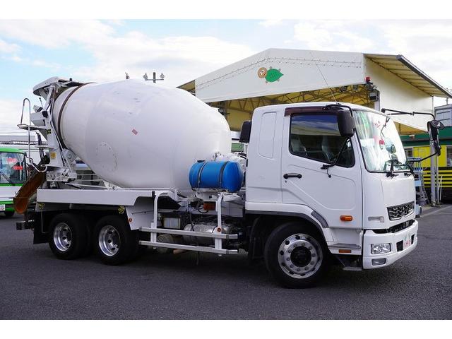 ファイター ミキサー車 カヤバ製 11.5トン積 ドラム容量9.8立米 大型 3軸 ベッド付 積載11500kg 電動ホッパーカバー 水タンク 自動洗浄 混合容量5.0立米 アルミホイール 坂道発進補助 ミラーヒーター ETC 6速MT(4枚目)