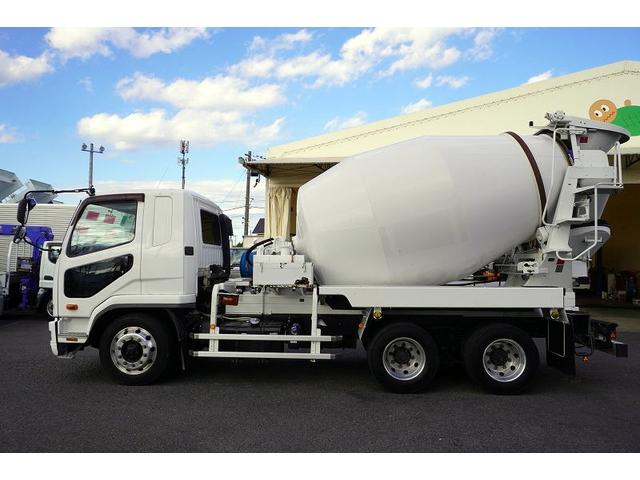 ファイター ミキサー車 カヤバ製 11.5トン積 ドラム容量9.8立米 大型 3軸 ベッド付 積載11500kg 電動ホッパーカバー 水タンク 自動洗浄 混合容量5.0立米 アルミホイール 坂道発進補助 ミラーヒーター ETC 6速MT(6枚目)