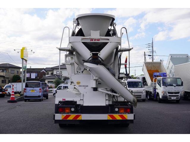 ファイター ミキサー車 カヤバ製 11.5トン積 ドラム容量9.8立米 大型 3軸 ベッド付 積載11500kg 電動ホッパーカバー 水タンク 自動洗浄 混合容量5.0立米 アルミホイール 坂道発進補助 ミラーヒーター ETC 6速MT(8枚目)