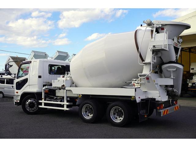 ファイター ミキサー車 カヤバ製 11.5トン積 ドラム容量9.8立米 大型 3軸 ベッド付 積載11500kg 電動ホッパーカバー 水タンク 自動洗浄 混合容量5.0立米 アルミホイール 坂道発進補助 ミラーヒーター ETC 6速MT(9枚目)