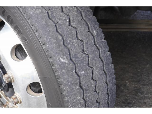 ファイター ミキサー車 カヤバ製 11.5トン積 ドラム容量9.8立米 大型 3軸 ベッド付 積載11500kg 電動ホッパーカバー 水タンク 自動洗浄 混合容量5.0立米 アルミホイール 坂道発進補助 ミラーヒーター ETC 6速MT(13枚目)