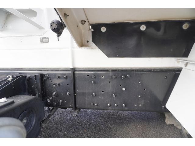 ファイター ミキサー車 カヤバ製 11.5トン積 ドラム容量9.8立米 大型 3軸 ベッド付 積載11500kg 電動ホッパーカバー 水タンク 自動洗浄 混合容量5.0立米 アルミホイール 坂道発進補助 ミラーヒーター ETC 6速MT(16枚目)