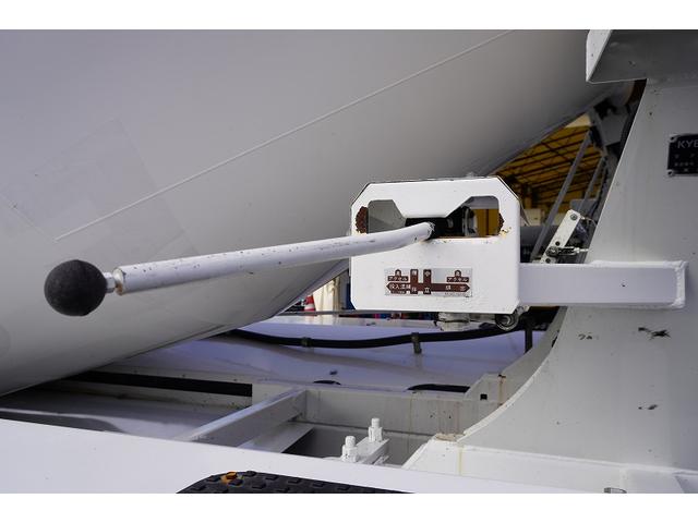 ファイター ミキサー車 カヤバ製 11.5トン積 ドラム容量9.8立米 大型 3軸 ベッド付 積載11500kg 電動ホッパーカバー 水タンク 自動洗浄 混合容量5.0立米 アルミホイール 坂道発進補助 ミラーヒーター ETC 6速MT(19枚目)