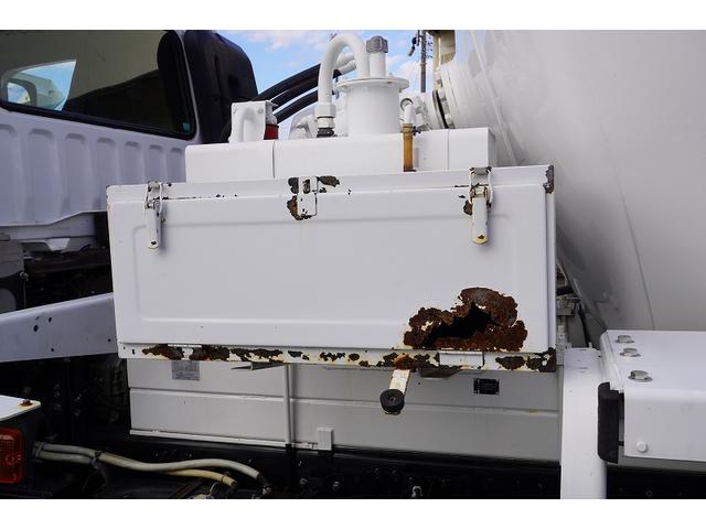 ファイター ミキサー車 カヤバ製 11.5トン積 ドラム容量9.8立米 大型 3軸 ベッド付 積載11500kg 電動ホッパーカバー 水タンク 自動洗浄 混合容量5.0立米 アルミホイール 坂道発進補助 ミラーヒーター ETC 6速MT(21枚目)