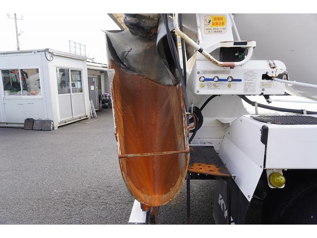 ファイター ミキサー車 カヤバ製 11.5トン積 ドラム容量9.8立米 大型 3軸 ベッド付 積載11500kg 電動ホッパーカバー 水タンク 自動洗浄 混合容量5.0立米 アルミホイール 坂道発進補助 ミラーヒーター ETC 6速MT(22枚目)