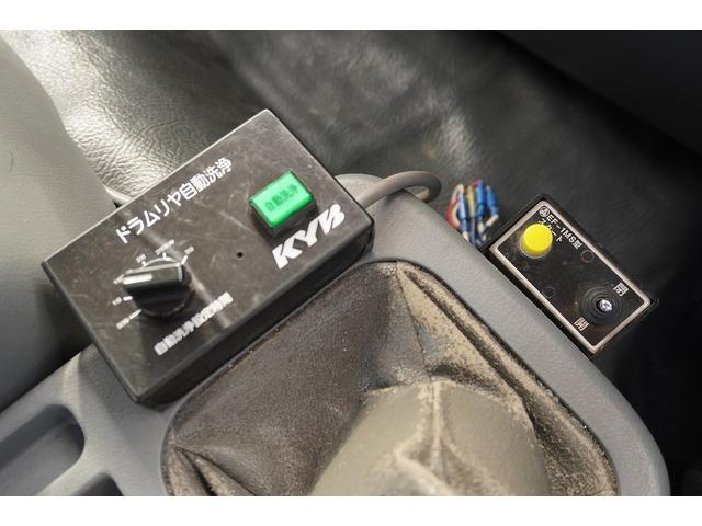 ファイター ミキサー車 カヤバ製 11.5トン積 ドラム容量9.8立米 大型 3軸 ベッド付 積載11500kg 電動ホッパーカバー 水タンク 自動洗浄 混合容量5.0立米 アルミホイール 坂道発進補助 ミラーヒーター ETC 6速MT(25枚目)