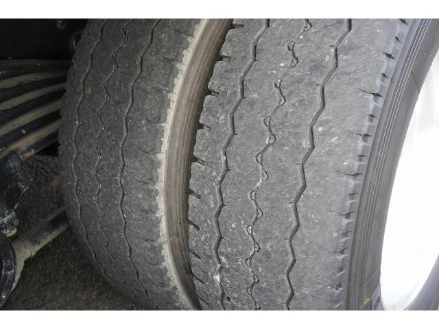 ファイター ミキサー車 カヤバ製 11.5トン積 ドラム容量9.8立米 大型 3軸 ベッド付 積載11500kg 電動ホッパーカバー 水タンク 自動洗浄 混合容量5.0立米 アルミホイール 坂道発進補助 ミラーヒーター ETC 6速MT(26枚目)