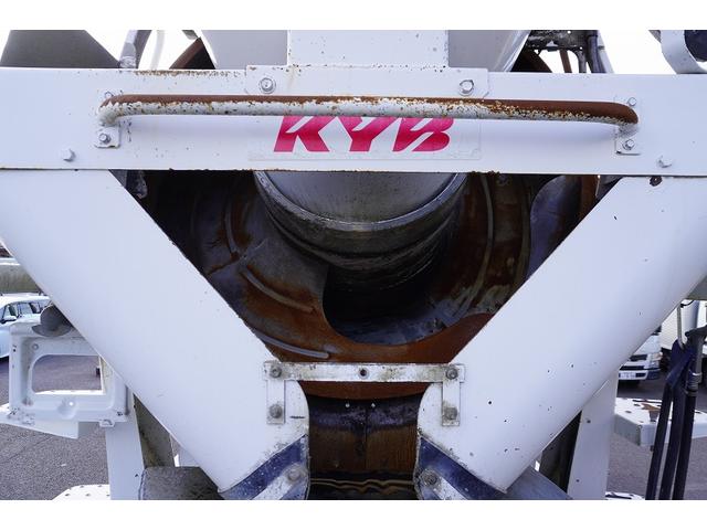 ファイター ミキサー車 カヤバ製 11.5トン積 ドラム容量9.8立米 大型 3軸 ベッド付 積載11500kg 電動ホッパーカバー 水タンク 自動洗浄 混合容量5.0立米 アルミホイール 坂道発進補助 ミラーヒーター ETC 6速MT(36枚目)