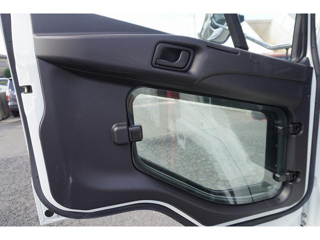 ファイター 増トン 5段セルフクレーン 7.2トン積 6m長 ラジコン ワイド ベッド付 積載7200kg 古河ユニック製 ハイジャッキ アユミ板掛け フックイン 2.93t吊 坂道発進補助 メッキ 衝突軽減ブレーキ 車線逸脱警報 回送 6速MT 重機運搬 ETC2.0(28枚目)