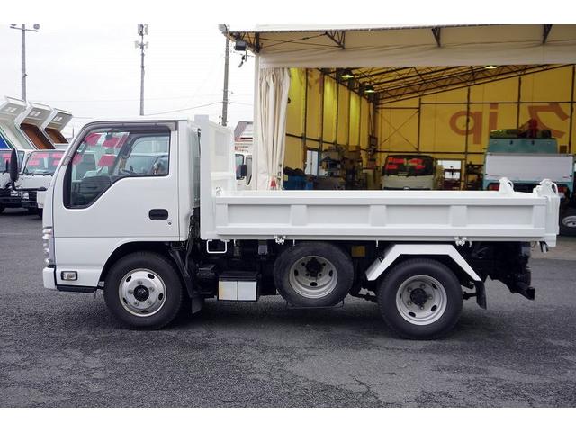 エルフトラック 強化　三転ダンプ　２トン積　三方開　運転席側アオリ油圧開閉式　新明和製　積載２０００ｋｇ　リアダンプピン　鳥居アングル補強　左電格ミラー　坂道発進補助　ＥＴＣ　６速ＭＴ（5枚目）