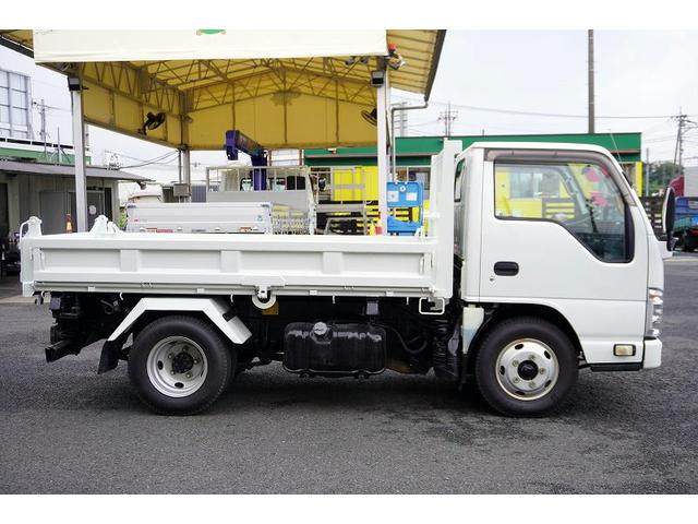エルフトラック 強化　三転ダンプ　２トン積　三方開　運転席側アオリ油圧開閉式　新明和製　積載２０００ｋｇ　リアダンプピン　鳥居アングル補強　左電格ミラー　坂道発進補助　ＥＴＣ　６速ＭＴ（8枚目）