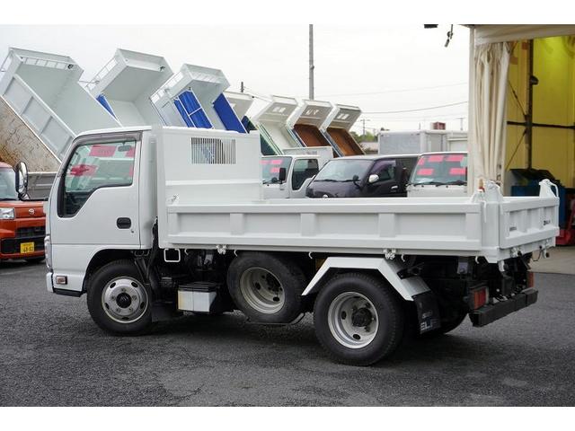 エルフトラック 強化　三転ダンプ　２トン積　三方開　運転席側アオリ油圧開閉式　新明和製　積載２０００ｋｇ　リアダンプピン　鳥居アングル補強　左電格ミラー　坂道発進補助　ＥＴＣ　６速ＭＴ（10枚目）