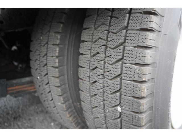 エルフトラック 強化　三転ダンプ　２トン積　三方開　運転席側アオリ油圧開閉式　新明和製　積載２０００ｋｇ　リアダンプピン　鳥居アングル補強　左電格ミラー　坂道発進補助　ＥＴＣ　６速ＭＴ（11枚目）
