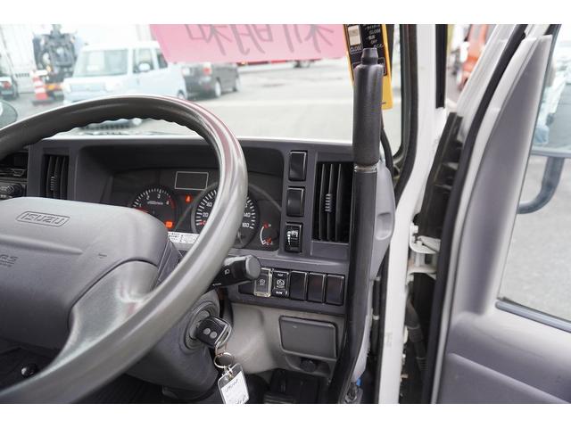 エルフトラック 強化　三転ダンプ　２トン積　三方開　運転席側アオリ油圧開閉式　新明和製　積載２０００ｋｇ　リアダンプピン　鳥居アングル補強　左電格ミラー　坂道発進補助　ＥＴＣ　６速ＭＴ（13枚目）