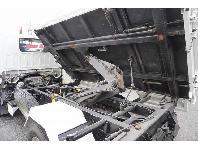 エルフトラック 強化　三転ダンプ　２トン積　三方開　運転席側アオリ油圧開閉式　新明和製　積載２０００ｋｇ　リアダンプピン　鳥居アングル補強　左電格ミラー　坂道発進補助　ＥＴＣ　６速ＭＴ（16枚目）