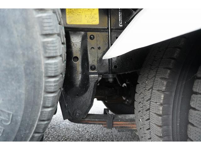 エルフトラック 強化　三転ダンプ　２トン積　三方開　運転席側アオリ油圧開閉式　新明和製　積載２０００ｋｇ　リアダンプピン　鳥居アングル補強　左電格ミラー　坂道発進補助　ＥＴＣ　６速ＭＴ（18枚目）