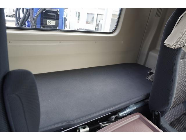 ヒノレンジャー 増トン ベッド付 4段セルフクレーン 7.4トン積 ラジコン 標準幅 積載7400kg タダノ製 ハイジャッキ アユミ板掛け フックイン 2.93t吊 差違いアウトリガー 5.4m長 セイコーラック ロープ穴5対 ETC2.0 6速MT 重機運搬 回送(33枚目)