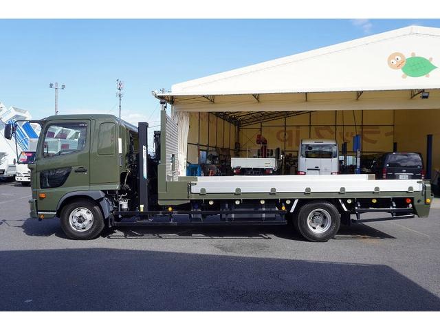 ヒノレンジャー 4トン ワイド ベッド付 重機運搬車 ウインチ ラジコン タダノ製ハイジャッキ 造りボディー 積載2050kg アユミ板掛け アルミブロック 鳥居シマ板張り 作業灯 坂道発進補助 衝突軽減ブレーキ 車線逸脱警報 6速MT セルフローダー 回送 寝台 ETC(3枚目)