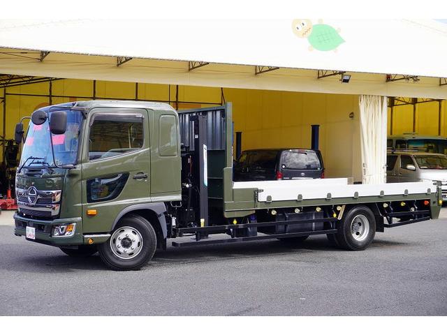 ヒノレンジャー 4トン ワイド ベッド付 重機運搬車 ウインチ ラジコン タダノ製ハイジャッキ 造りボディー 積載2050kg アユミ板掛け アルミブロック 鳥居シマ板張り 作業灯 坂道発進補助 衝突軽減ブレーキ 車線逸脱警報 6速MT セルフローダー 回送 寝台 ETC(7枚目)