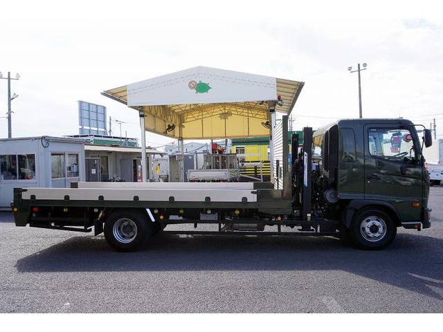 ヒノレンジャー 4トン ワイド ベッド付 重機運搬車 ウインチ ラジコン タダノ製ハイジャッキ 造りボディー 積載2050kg アユミ板掛け アルミブロック 鳥居シマ板張り 作業灯 坂道発進補助 衝突軽減ブレーキ 車線逸脱警報 6速MT セルフローダー 回送 寝台 ETC(8枚目)