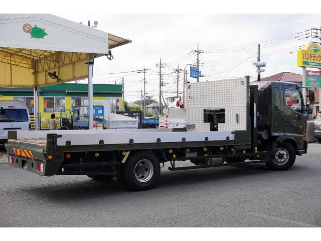 ヒノレンジャー 4トン ワイド ベッド付 重機運搬車 ウインチ ラジコン タダノ製ハイジャッキ 造りボディー 積載2050kg アユミ板掛け アルミブロック 鳥居シマ板張り 作業灯 坂道発進補助 衝突軽減ブレーキ 車線逸脱警報 6速MT セルフローダー 回送 寝台 ETC(9枚目)