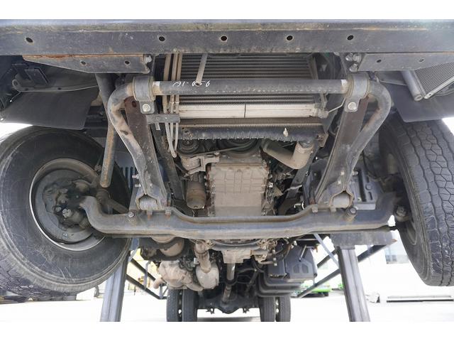 ヒノレンジャー 4トン ワイド ベッド付 重機運搬車 ウインチ ラジコン タダノ製ハイジャッキ 造りボディー 積載2050kg アユミ板掛け アルミブロック 鳥居シマ板張り 作業灯 坂道発進補助 衝突軽減ブレーキ 車線逸脱警報 6速MT セルフローダー 回送 寝台 ETC(24枚目)