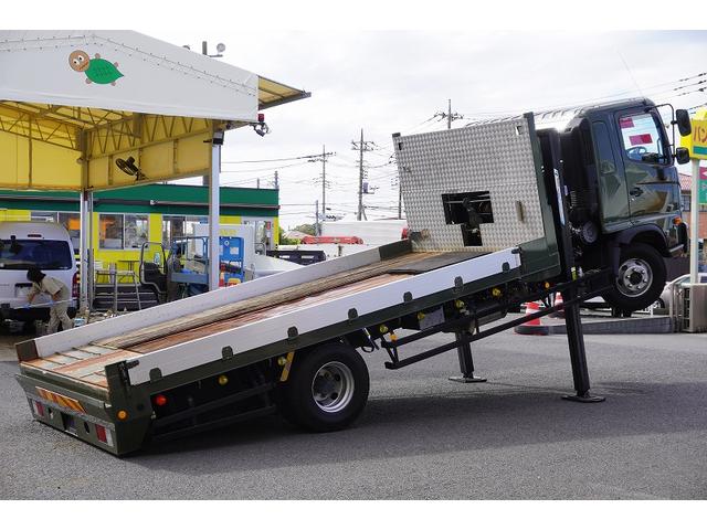 ヒノレンジャー 4トン ワイド ベッド付 重機運搬車 ウインチ ラジコン タダノ製ハイジャッキ 造りボディー 積載2050kg アユミ板掛け アルミブロック 鳥居シマ板張り 作業灯 坂道発進補助 衝突軽減ブレーキ 車線逸脱警報 6速MT セルフローダー 回送 寝台 ETC(25枚目)