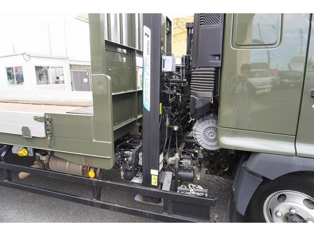 ヒノレンジャー 4トン ワイド ベッド付 重機運搬車 ウインチ ラジコン タダノ製ハイジャッキ 造りボディー 積載2050kg アユミ板掛け アルミブロック 鳥居シマ板張り 作業灯 坂道発進補助 衝突軽減ブレーキ 車線逸脱警報 6速MT セルフローダー 回送 寝台 ETC(35枚目)