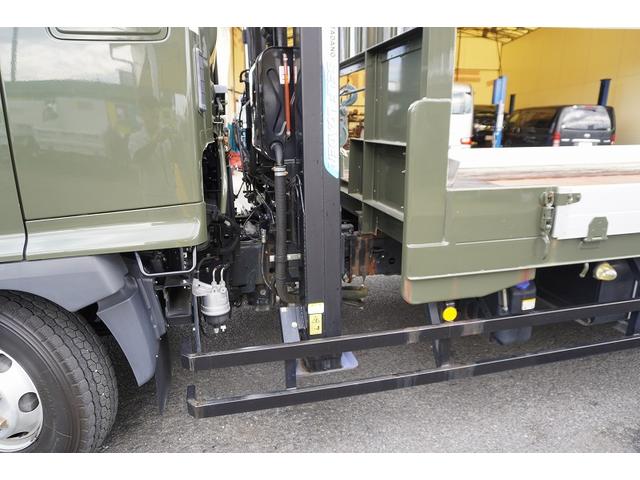 ヒノレンジャー 4トン ワイド ベッド付 重機運搬車 ウインチ ラジコン タダノ製ハイジャッキ 造りボディー 積載2050kg アユミ板掛け アルミブロック 鳥居シマ板張り 作業灯 坂道発進補助 衝突軽減ブレーキ 車線逸脱警報 6速MT セルフローダー 回送 寝台 ETC(37枚目)