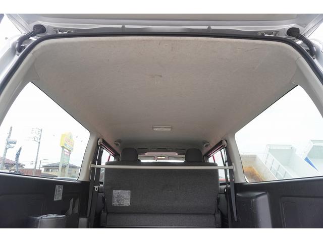 ハイエースバン ロング スーパーGL 5ドア ガソリン パワーゲート 5人乗 トヨタ車体製リフト 荷台板張り ルーフキャリア ラダー バックカメラ ナビ ワンセグTV ETC 小窓 電格ミラー オートエアコン AT リフト リアクリアランスソナー(17枚目)
