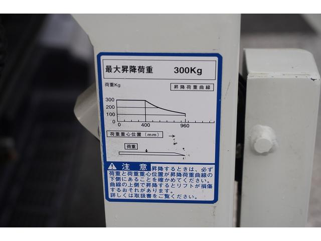 ハイエースバン ロング スーパーGL 5ドア ガソリン パワーゲート 5人乗 トヨタ車体製リフト 荷台板張り ルーフキャリア ラダー バックカメラ ナビ ワンセグTV ETC 小窓 電格ミラー オートエアコン AT リフト リアクリアランスソナー(19枚目)