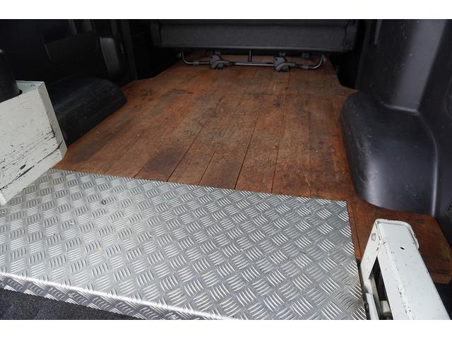 ハイエースバン ロング スーパーGL 5ドア ガソリン パワーゲート 5人乗 トヨタ車体製リフト 荷台板張り ルーフキャリア ラダー バックカメラ ナビ ワンセグTV ETC 小窓 電格ミラー オートエアコン AT リフト リアクリアランスソナー(33枚目)