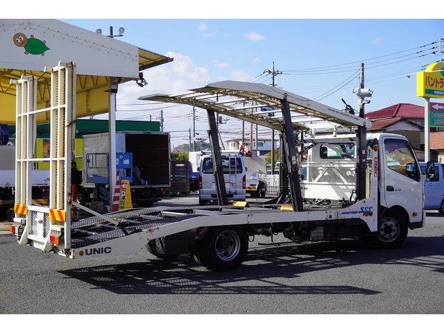 デュトロ キャリアカー 2台積 3.4トン積 ウインチ ラジコン 古河ユニック 積載3400kg 油圧リアゲート バックカメラ ETC ナビ フルセグ 左電格ミラー 坂道発進補助 電動パーキングブレーキ フォグランプ 衝突軽減ブレーキ 車線逸脱警報 6速MT 積載車(10枚目)