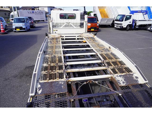 デュトロ キャリアカー 2台積 3.4トン積 ウインチ ラジコン 古河ユニック 積載3400kg 油圧リアゲート バックカメラ ETC ナビ フルセグ 左電格ミラー 坂道発進補助 電動パーキングブレーキ フォグランプ 衝突軽減ブレーキ 車線逸脱警報 6速MT 積載車(19枚目)